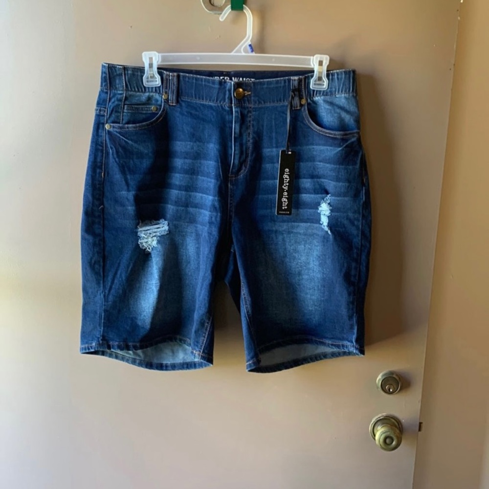 Eighty Eight Wonder Waist Distressed Shorts size 18 NWT